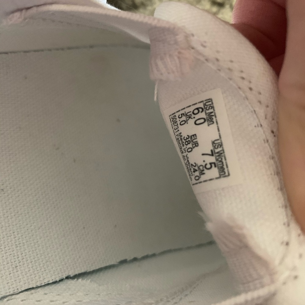 Vans - Picture 2 of 3